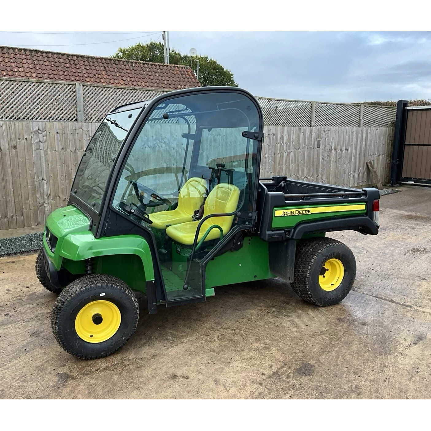 2020 JOHN DEERE 4X2 TE ELECTRIC 48V E GATOR.